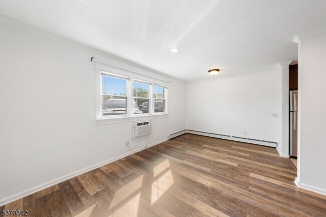 Building Photo - 300 W Munsell Ave
