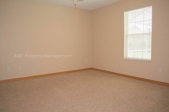 Building Photo - 14 Wood Amber Ln