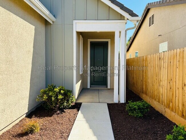 Building Photo - 1477 Las Rosas Ave