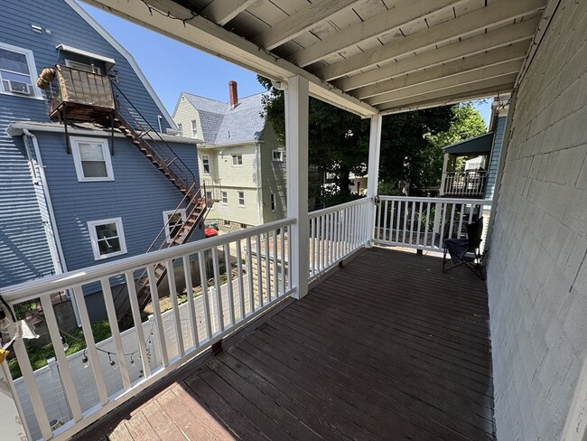 Building Photo - 62 Bromfield Rd