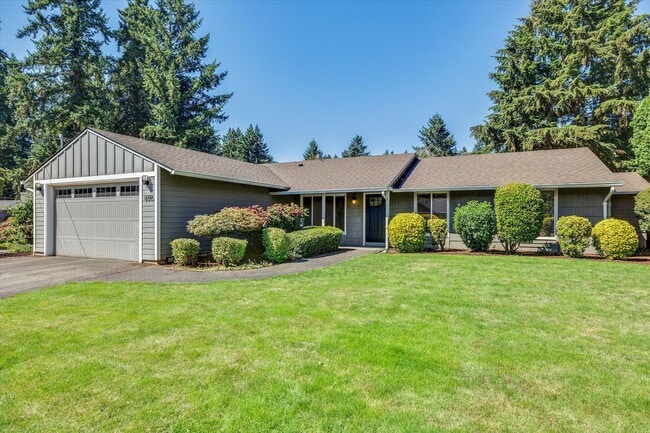 Building Photo - Live in One of Lake Oswego's Most Convenie...