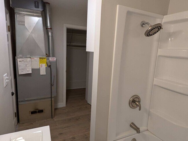 Building Photo - 536 E Washington