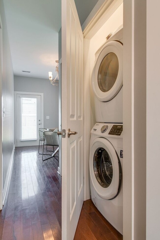 Building Photo - 3 bed 2.5 bath in Germantown, 1 Car Garage, Fenced Yard