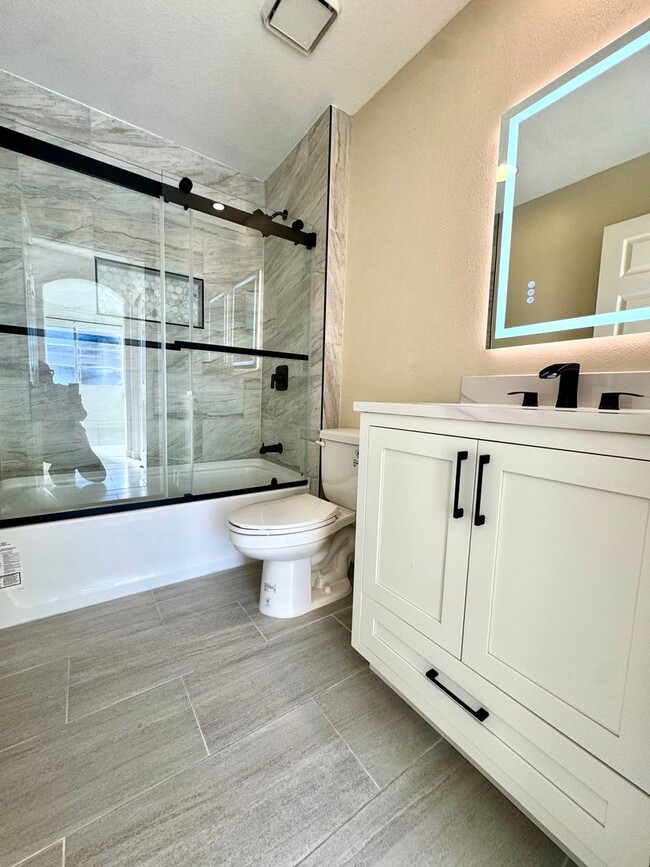 Building Photo - Beautiful 2 Story, 2 Bedroom plus Large Loft Condo in Aliso Viejo