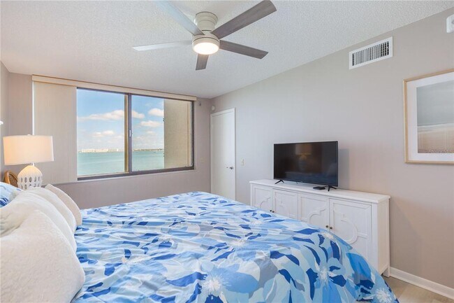 Building Photo - 5729 Del Sol Blvd