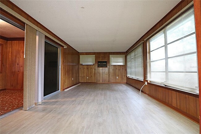 Building Photo - 1000 Cody Cove Rd
