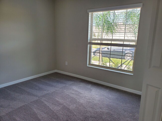 Building Photo - "Spacious 4-Bed, 2-Bath Gem with 1936 Sq Ft of Comfort in Riverview, FL!"