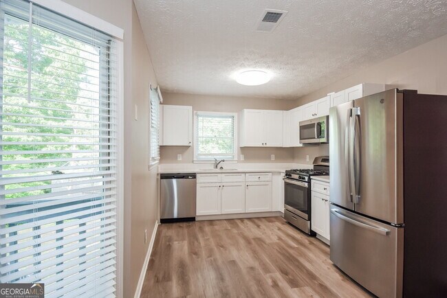 Building Photo - 40 Breckenridge Ln
