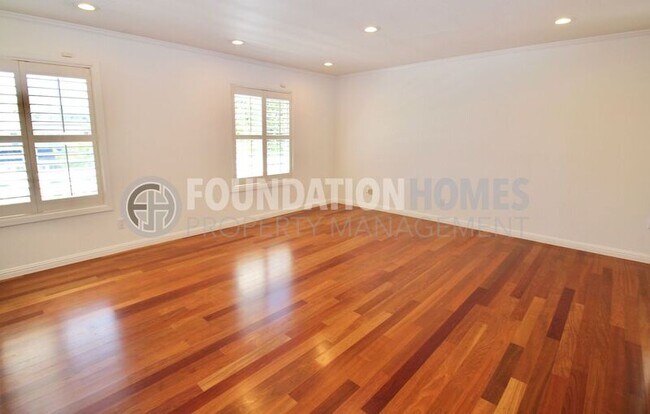 Building Photo - 373 San Luis Way