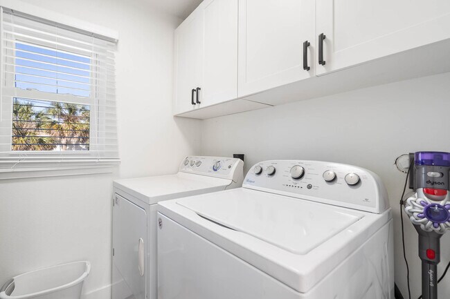 Building Photo - 113 4th Ave