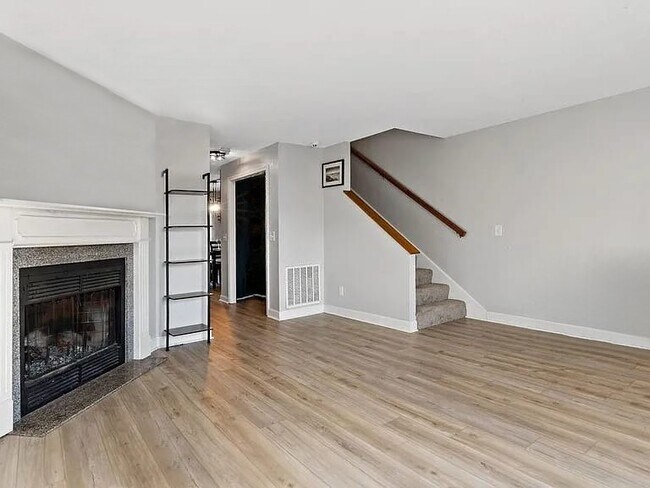 Building Photo - 47 47 Morgan Ave