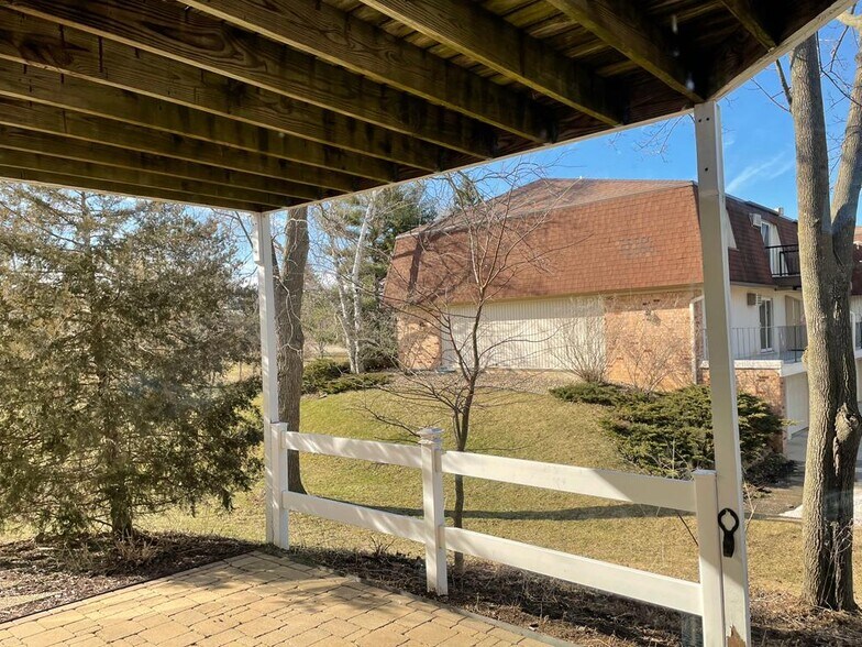 8 Patio - 440 N Westfield Rd