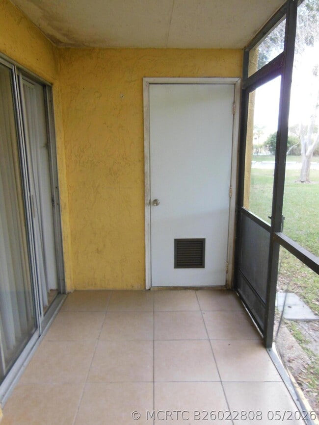 Building Photo - 103 Meadows Cir