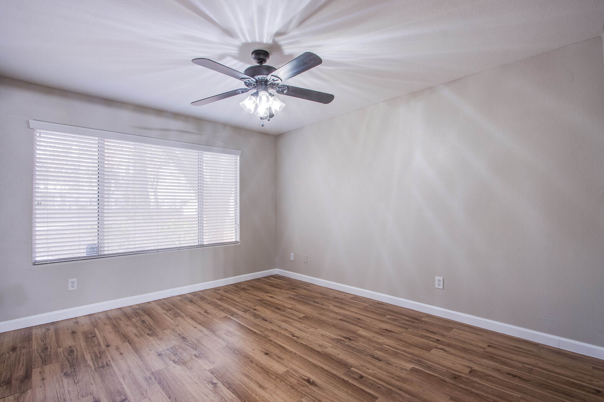 Building Photo - 3054 Tarpon Dr