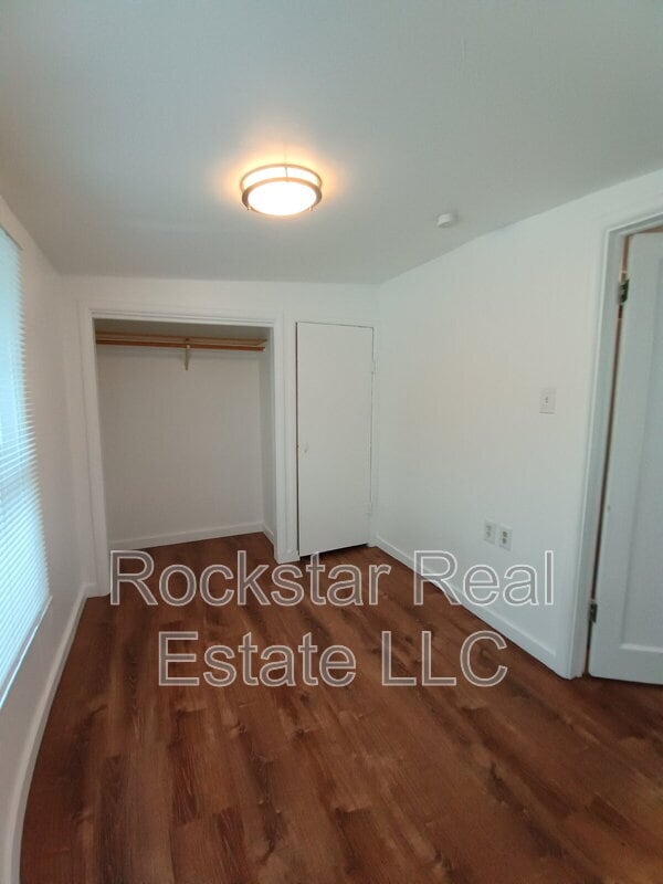 Building Photo - 1524 W Gardner Ave