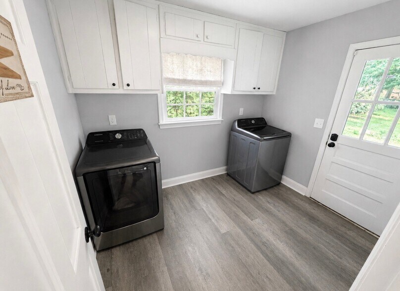 Building Photo - 4491 Buckingham Cir