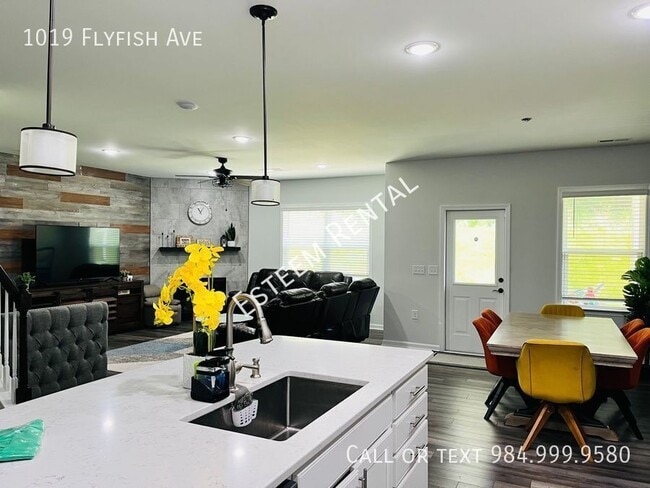 Building Photo - 1019 Flyfish Ave