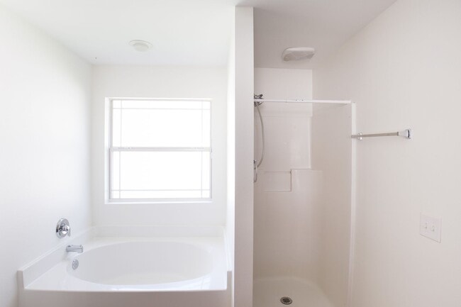 Building Photo - Centrally located 3 bedroom home