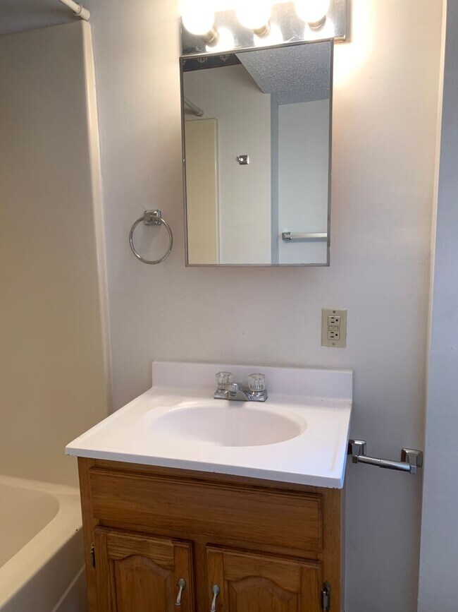 Building Photo - Cozy Home Minutes From Downtown Waynesville