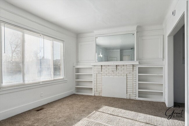 Building Photo - 2 bedroom $1200