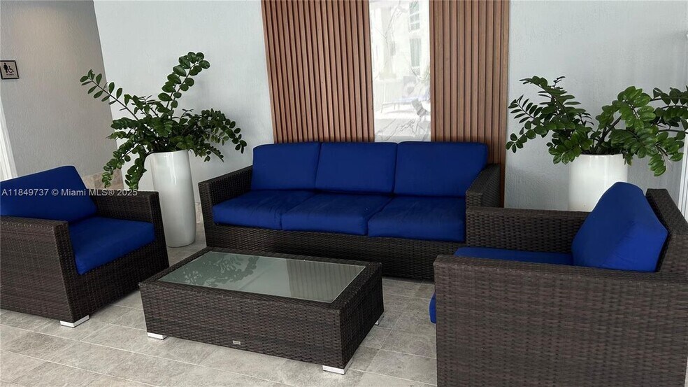 Building Photo - 170 SE 14th St