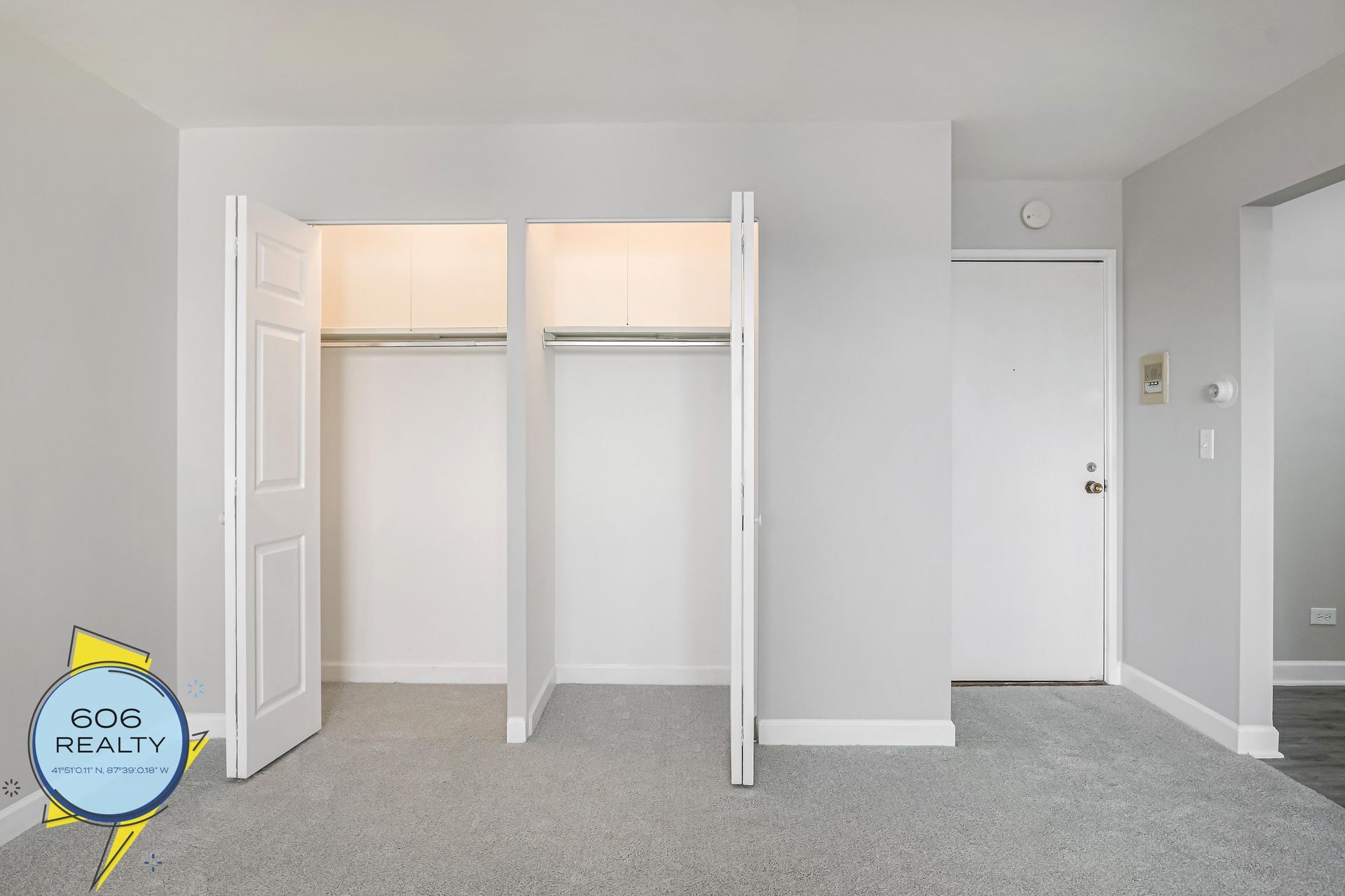 Building Photo - 3001 N Thatcher Ave