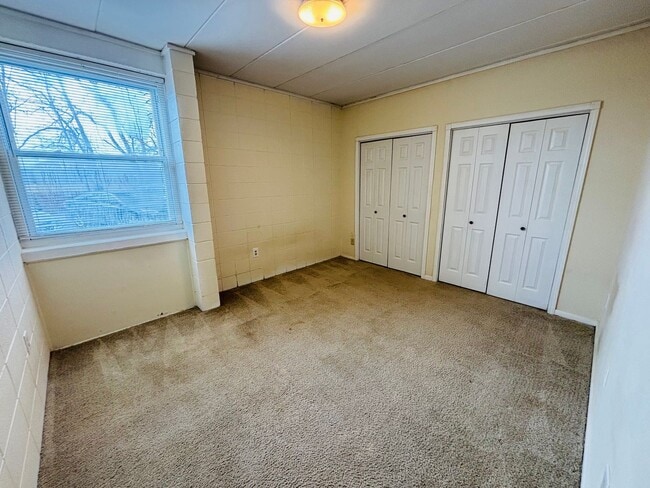 Building Photo - 904 Brightwood Manor Dr
