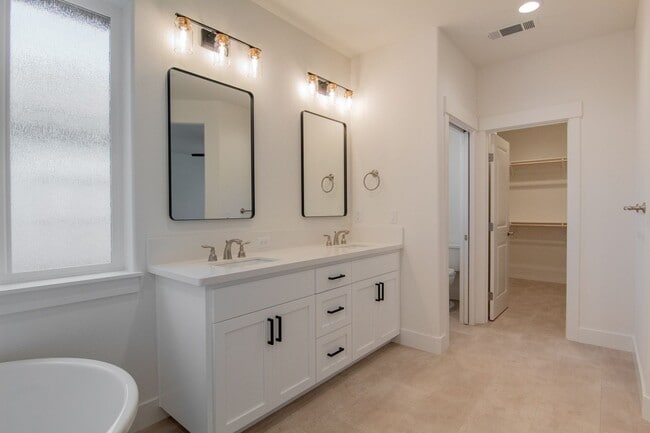 Building Photo - Brand New Build!!!