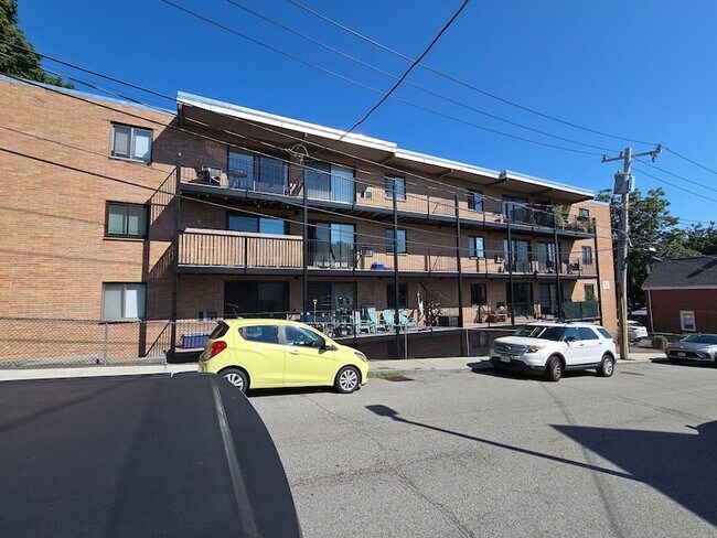 Building Photo - 10 Coffey St