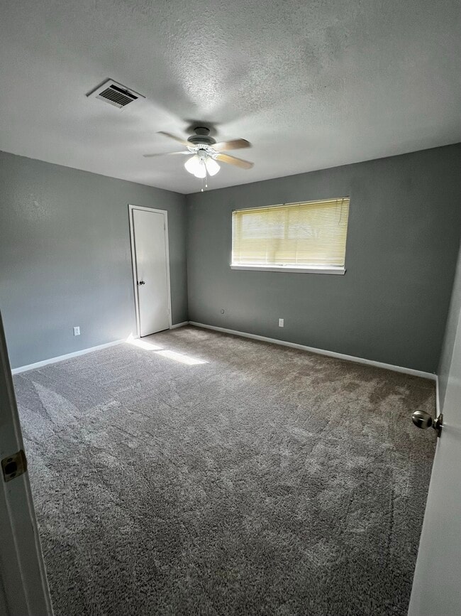 Building Photo - 4030 Thistledown Dr