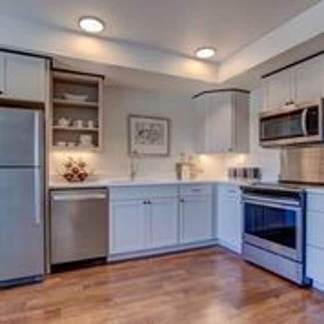 Building Photo - Luxury top floor 2bd in the heart of Sellw...