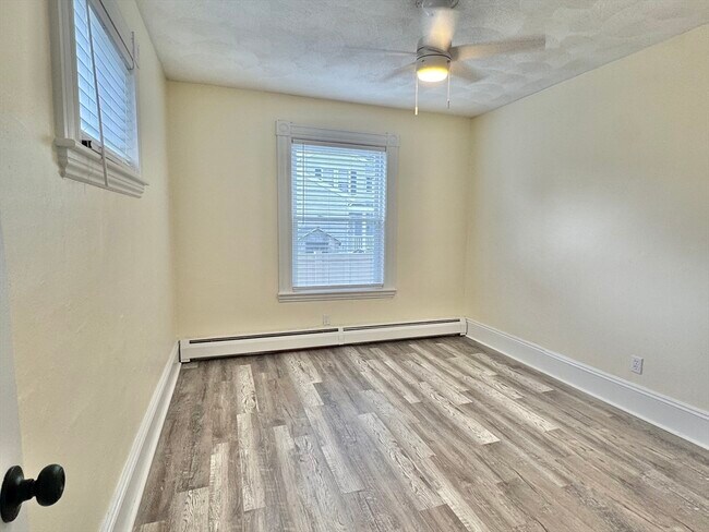 Building Photo - 75 Enon St