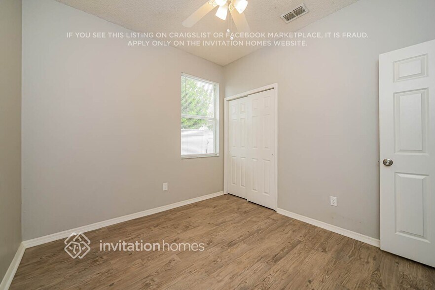 Building Photo - 1952 Bridgeview Cir