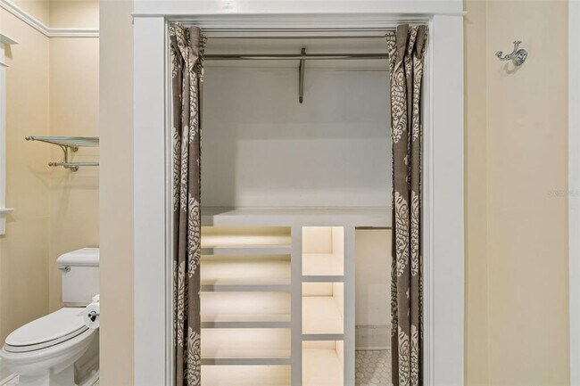 Building Photo - 1107 W Horatio St