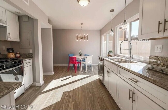 Building Photo - 1511 Living Desert Dr