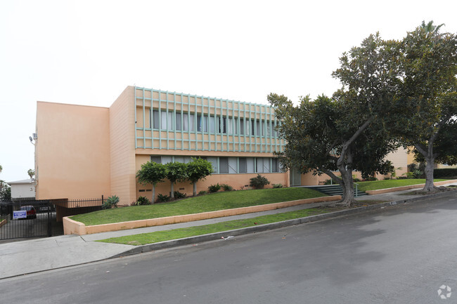 Primary Photo - Buckingham Apartments