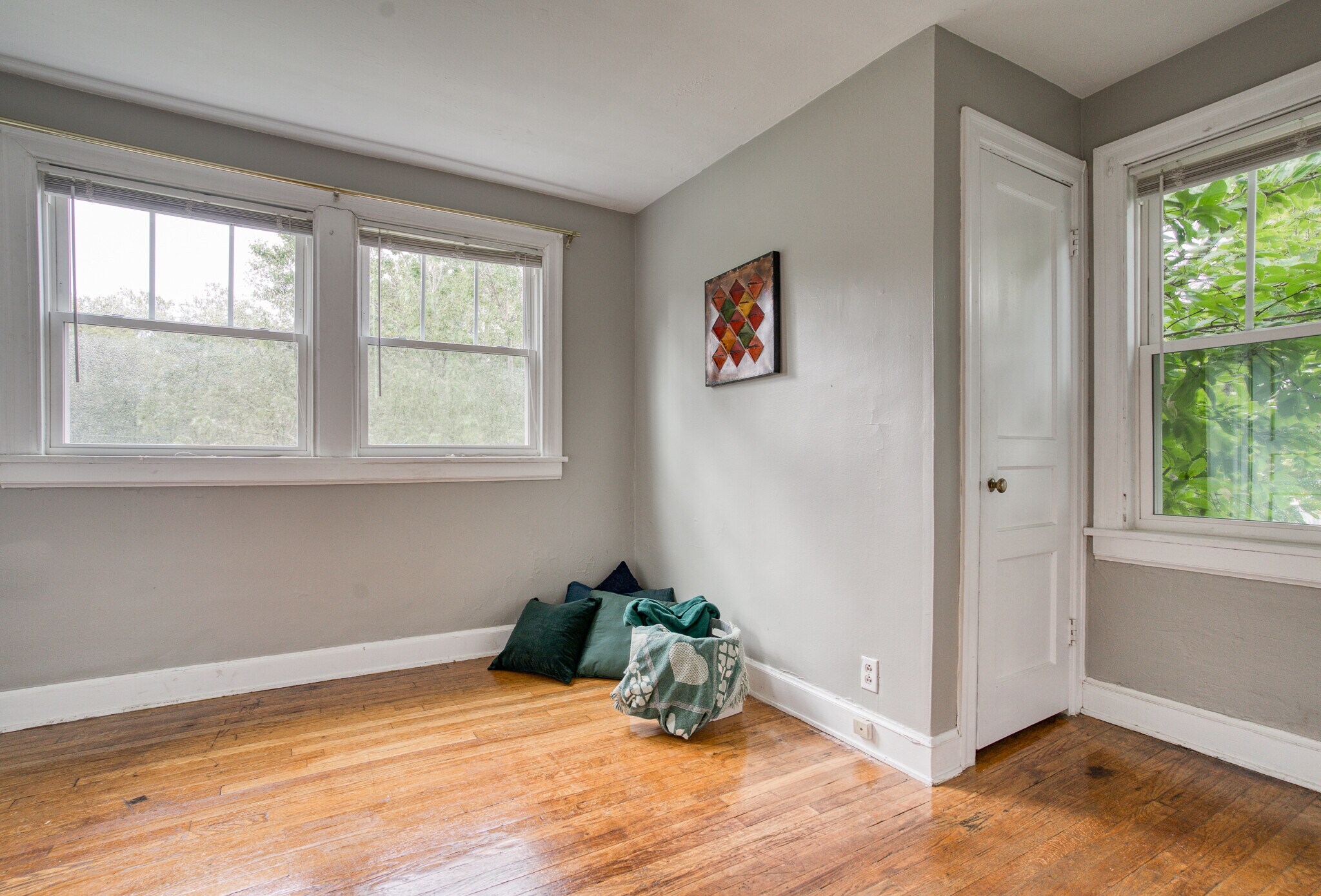 bed 1 - 1000b Grandview Dr