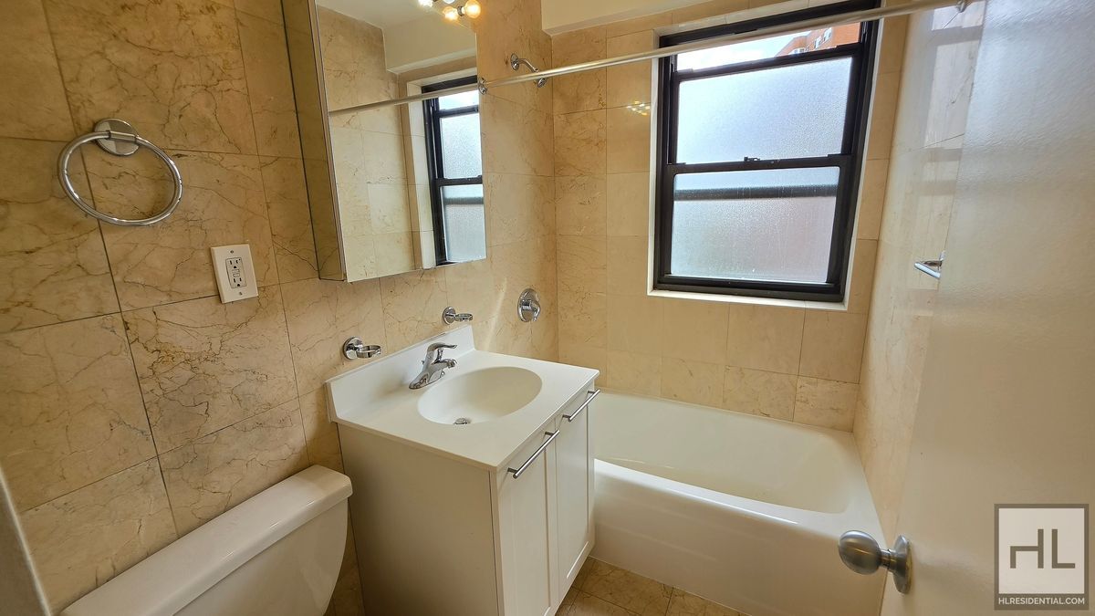Building Photo - Sunlit 11th-Floor 1-Bed with Sweeping City Views by Union Square