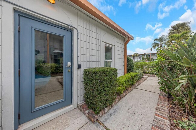 Building Photo - 4350 W Kennedy Blvd