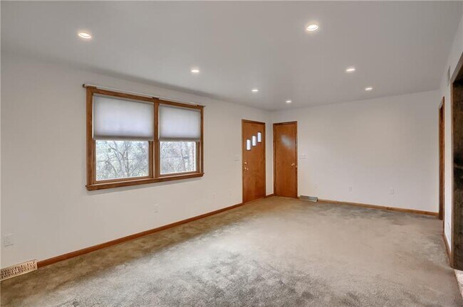 Building Photo - 316 Tarragonna St