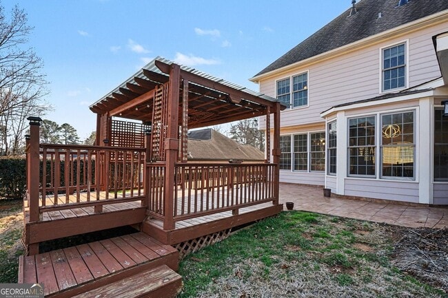Building Photo - Fully Renovated Spacious 4BR Home nestled in beautiful community!