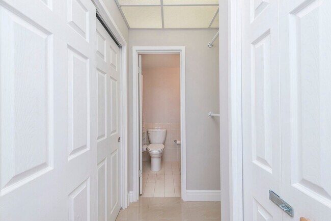 Building Photo - 3505 S Ocean Dr