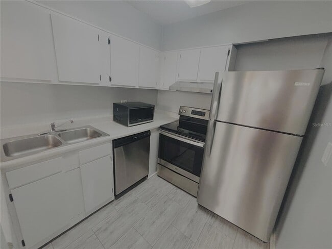 Building Photo - 6519 W Newberry Rd