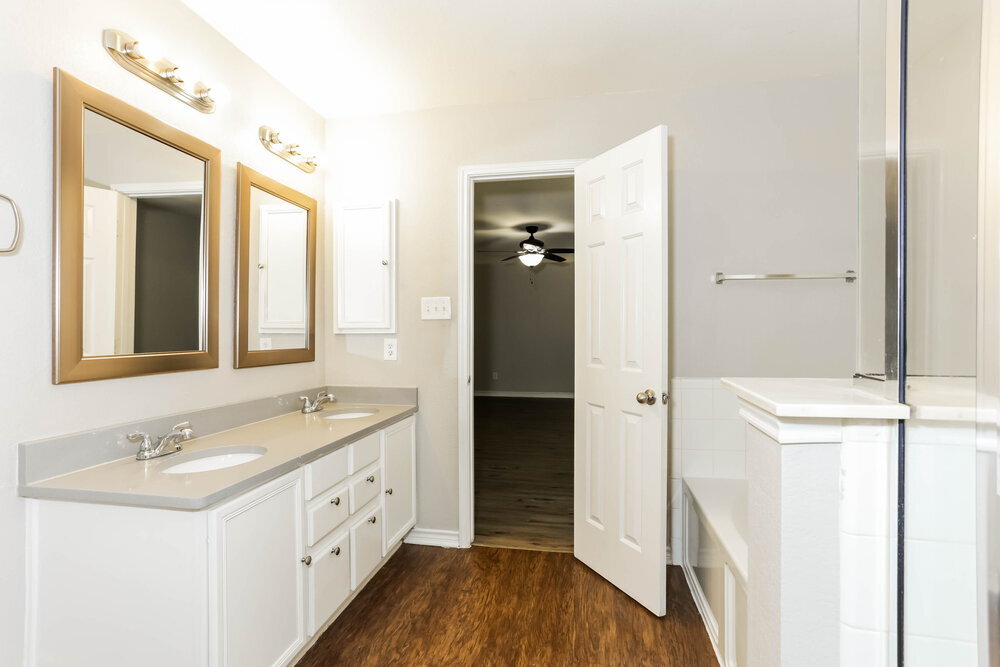 Building Photo - 7953 Meadow Spring Ln