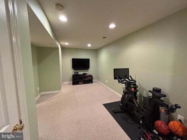 Building Photo - 8006 Reserve Way