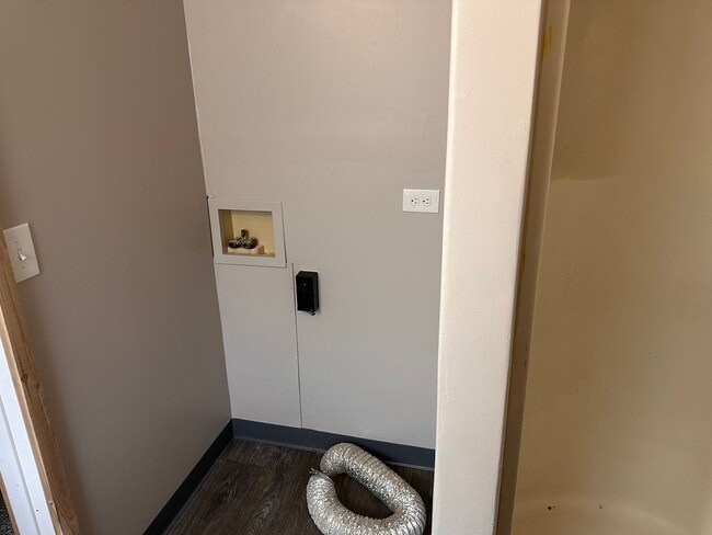 Building Photo - 1 Bed, 1 Bath house in Belt