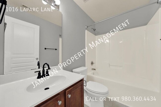 Building Photo - 1016 Laparc Ln