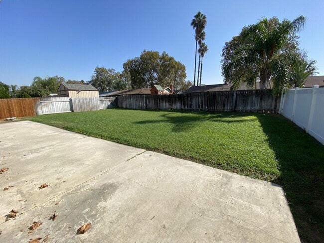 Building Photo - 2929 S Cedar Ridge Pl