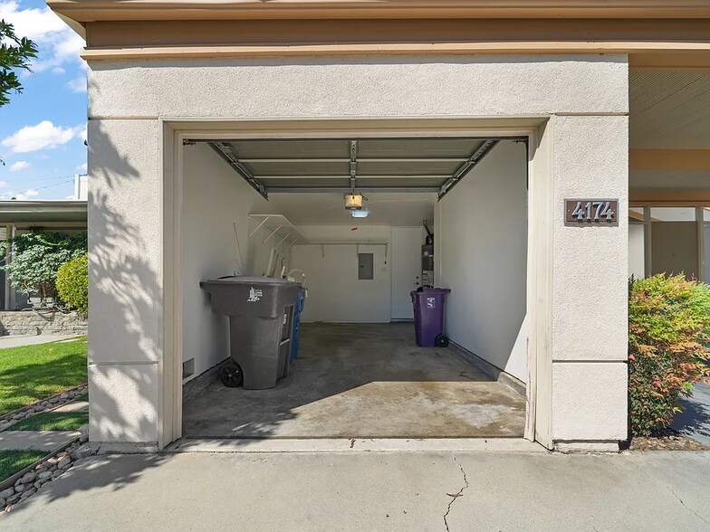 Building Photo - 4174 Del Mar Ave