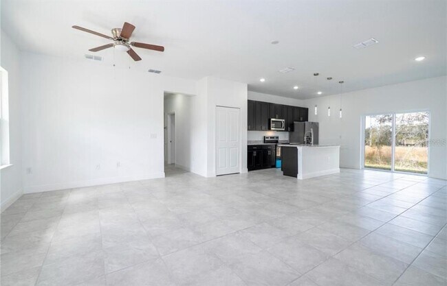 Building Photo - 2901 W Redgate Dr